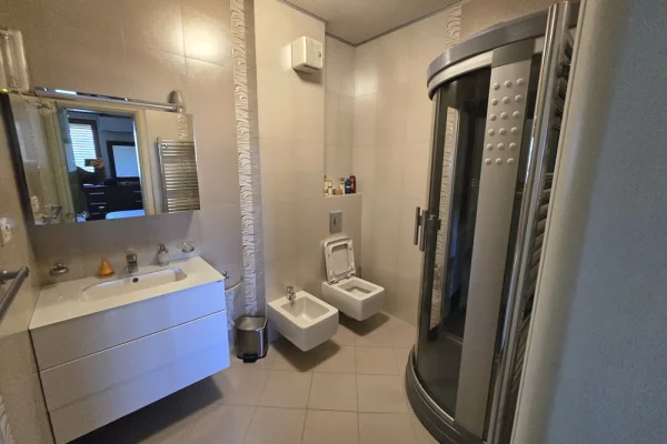 Appartamento in vendita a Tirana 3+1, Arredato