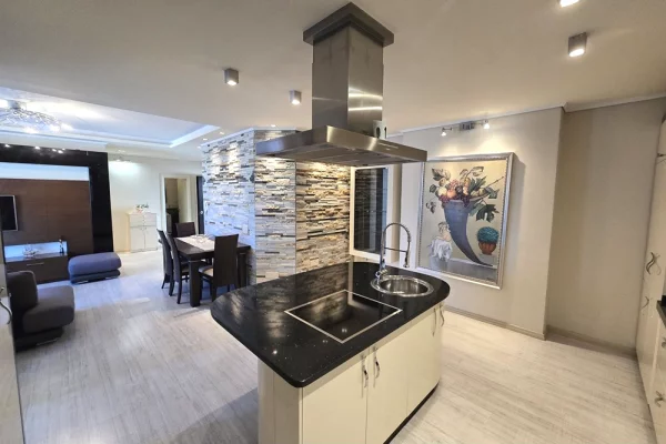 Appartamento in vendita a Tirana 3+1, Arredato