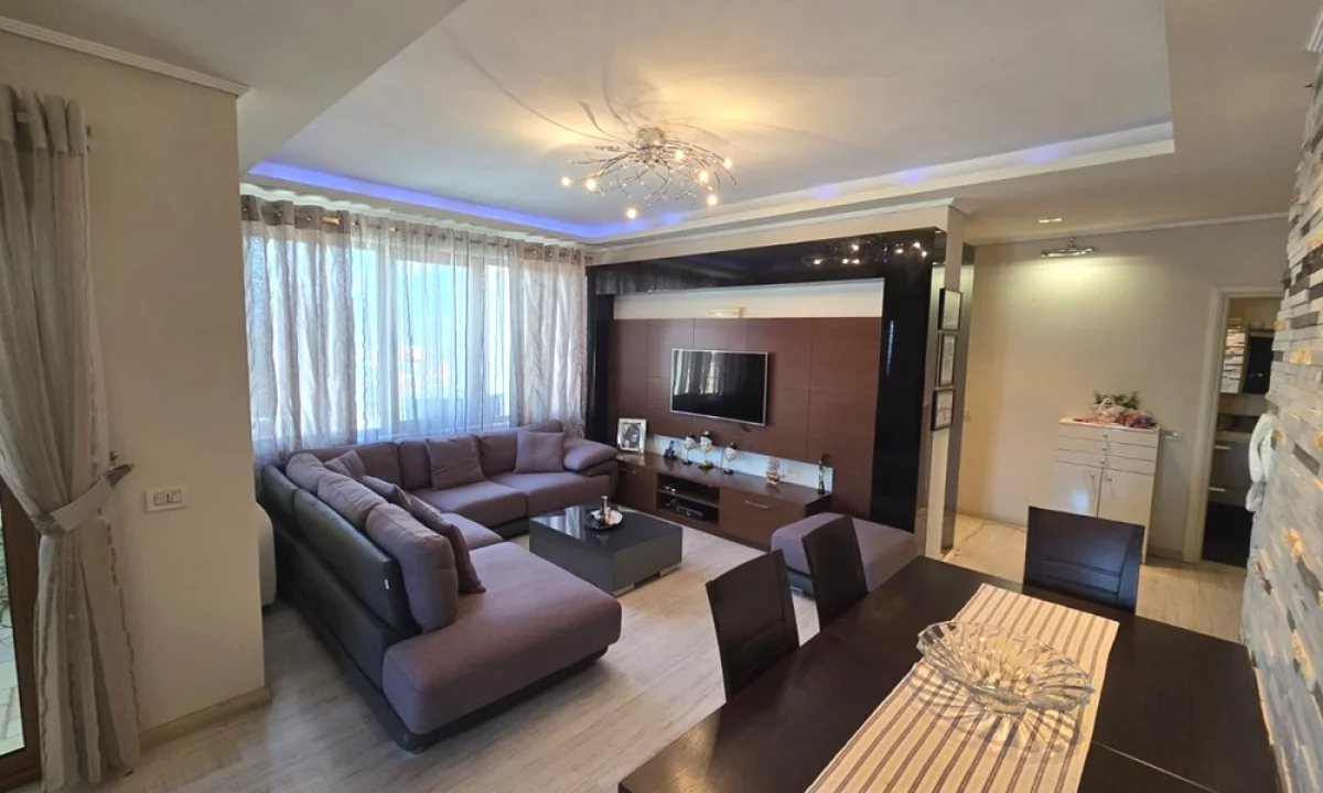 Appartamento in vendita a Tirana 3+1, Arredato