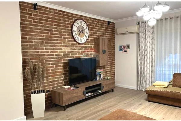 Appartamento in vendita a Tirana 2+1, Arredato