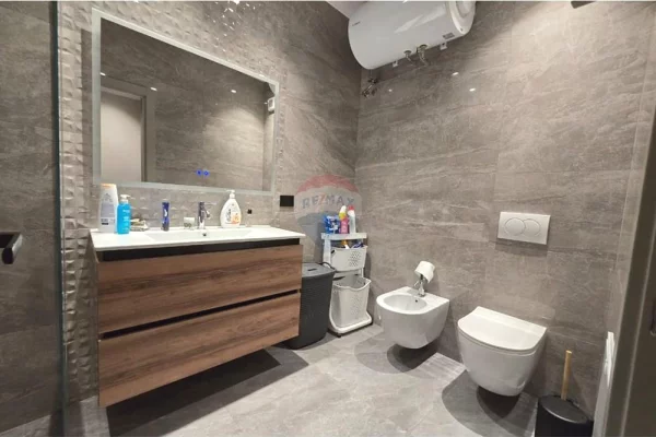 Appartamento in vendita a Tirana 2+1, Arredato