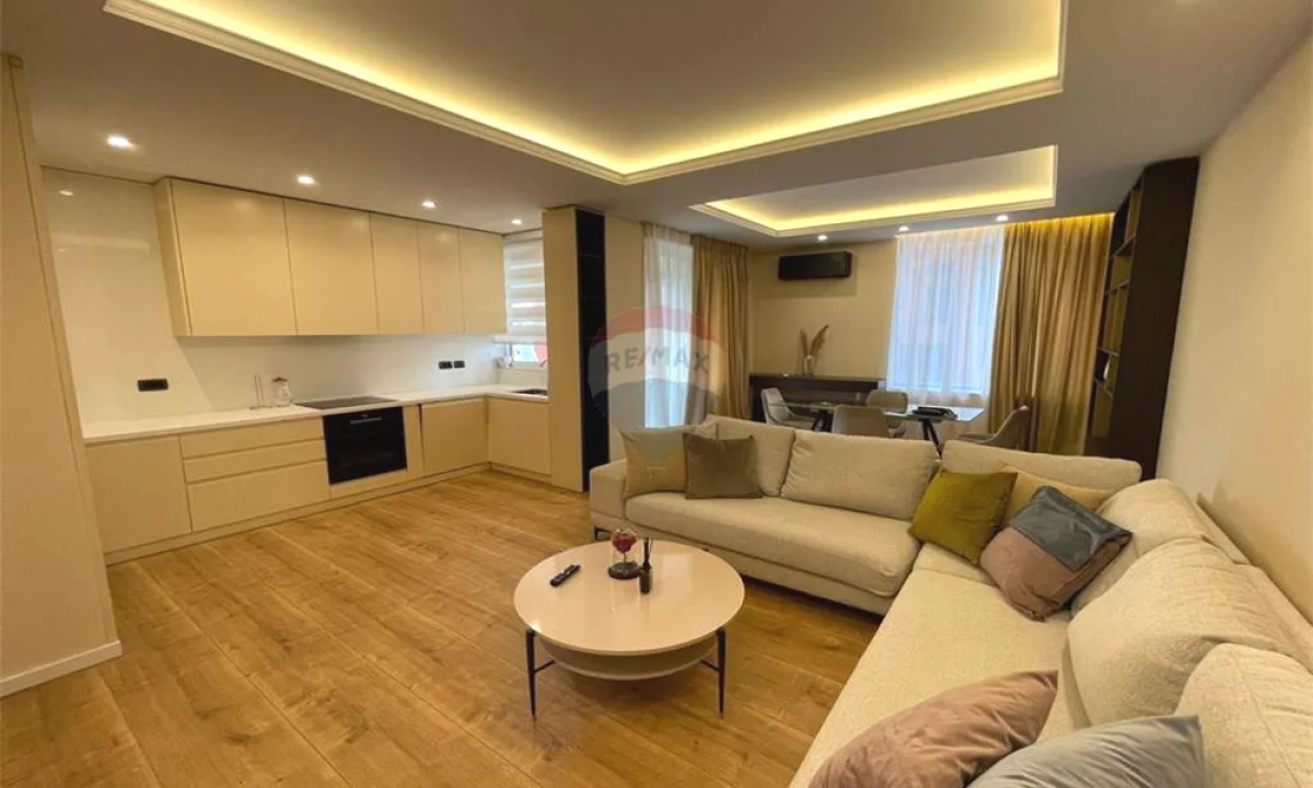 Appartamento in affitto a Tirana 2+1, Arredato