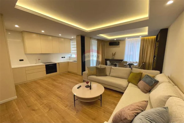 Ofrohet super apartament 2+1+2 per qira ne Qender , perballe Toptani Center.