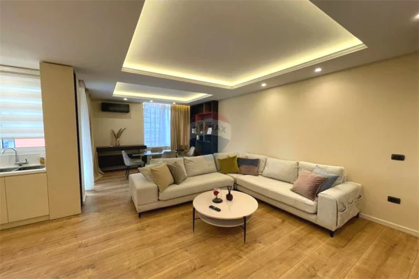 Appartamento in affitto a Tirana 2+1, Arredato