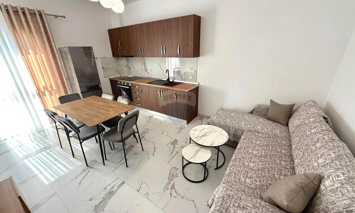 Appartamento in affitto a Tirana 2+1, Arredato