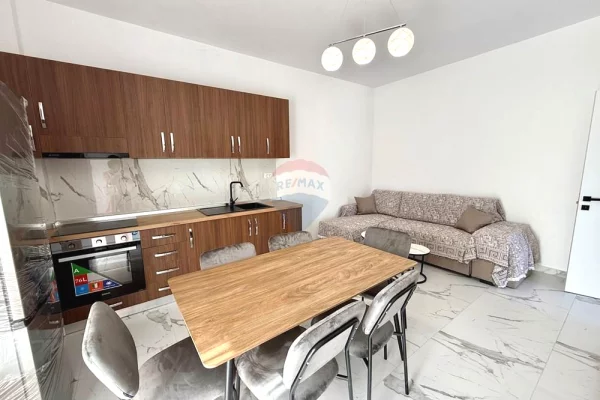 Appartamento in affitto a Tirana 2+1, Arredato