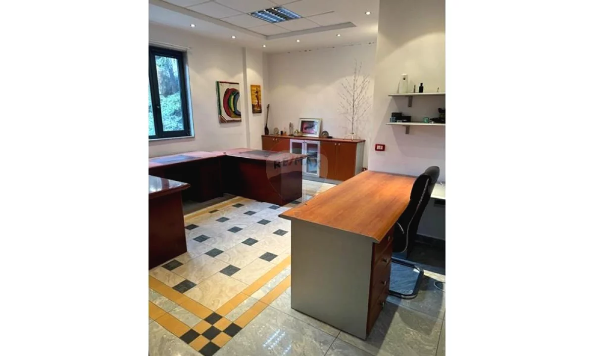 Zyre - Per Qira - Sheshi Skenderbej, Tirane