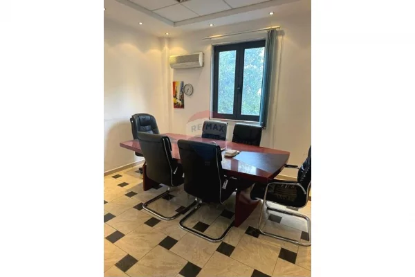 Zyre - Per Qira - Sheshi Skenderbej, Tirane