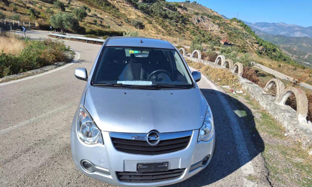 Auto in Vendita a Elbasan, Opel, 2012 gasoline-gas,Kambio Automatik Pagamento 4,600  Euro.