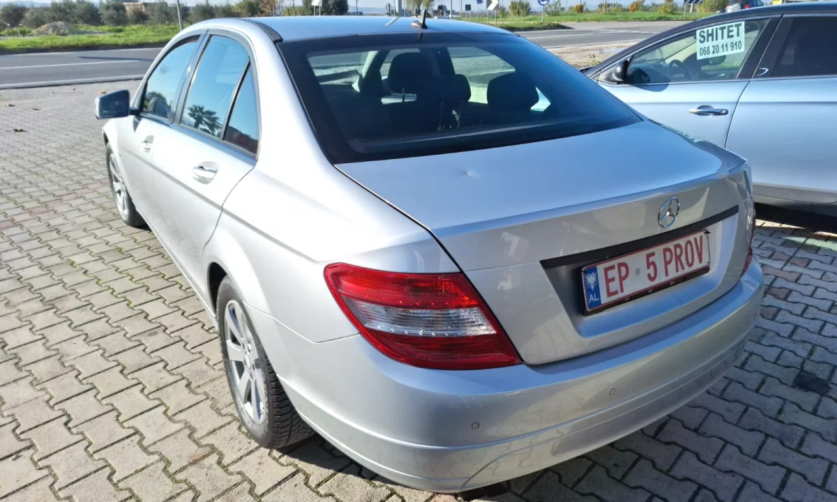 Auto in Vendita a Elbasan, Mercedes-Benz, 2010 gasoline-gas,Kambio Automatik Pagamento 6,800  Euro.