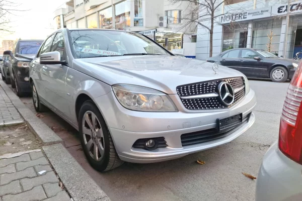 Auto in Vendita a Elbasan, Mercedes-Benz, 2010 gasoline-gas,Kambio Automatik Pagamento 6,800  Euro.