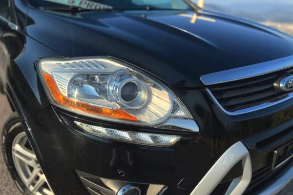 Auto in Vendita a Lushnja, Ford, 2013 gasoline-gas,Kambio Automatik Pagamento 8,600  Euro.