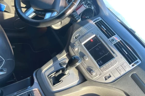 Auto in Vendita a Lushnja, Ford, 2013 gasoline-gas,Kambio Automatik Pagamento 8,600  Euro.