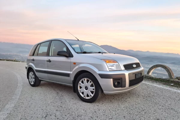 Auto in Vendita a Elbasan - 4,300 Euro