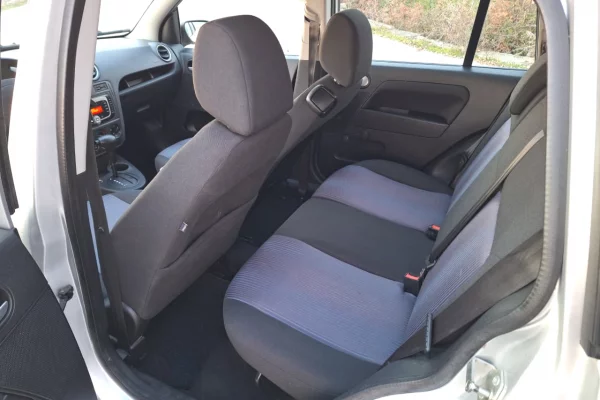 Auto in Vendita a Elbasan, Ford, 2009 gasoline-gas,Kambio Automatik Pagamento 4,300  Euro.