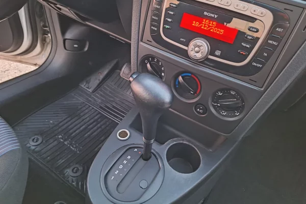 Auto in Vendita a Elbasan, Ford, 2009 gasoline-gas,Kambio Automatik Pagamento 4,300  Euro.