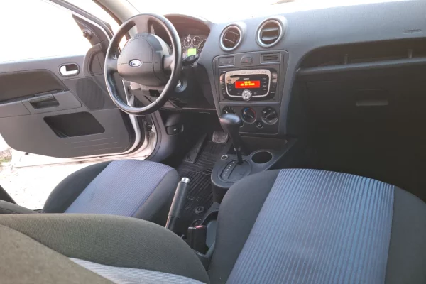 Auto in Vendita a Elbasan, Ford, 2009 gasoline-gas,Kambio Automatik Pagamento 4,300  Euro.