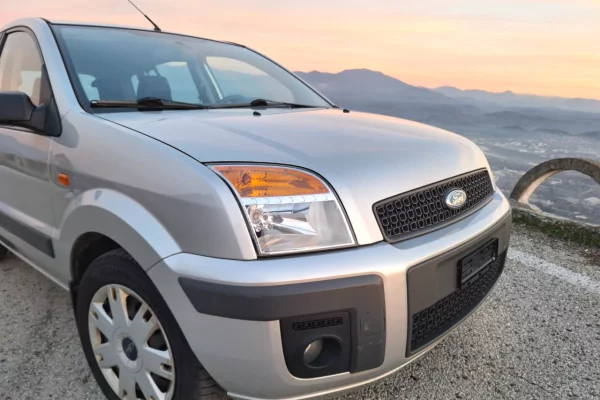 Auto in Vendita a Elbasan, Ford, 2009 gasoline-gas,Kambio Automatik Pagamento 4,300  Euro.