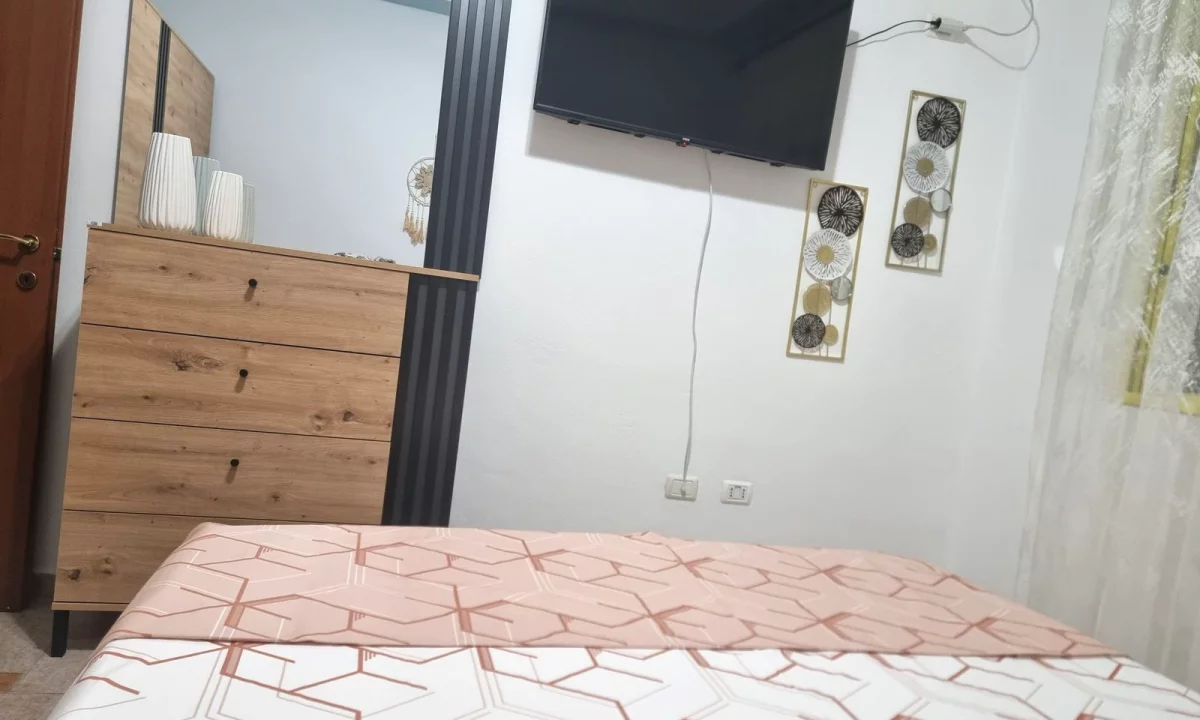 Shtepi me qera Apartament ne Durres, 1+1, Mobilimi E mobiluar, Pagesa 350  Euro.
