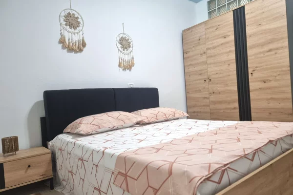 Shtepi me qera Apartament ne Durres, 1+1, Mobilimi E mobiluar, Pagesa 350  Euro.
