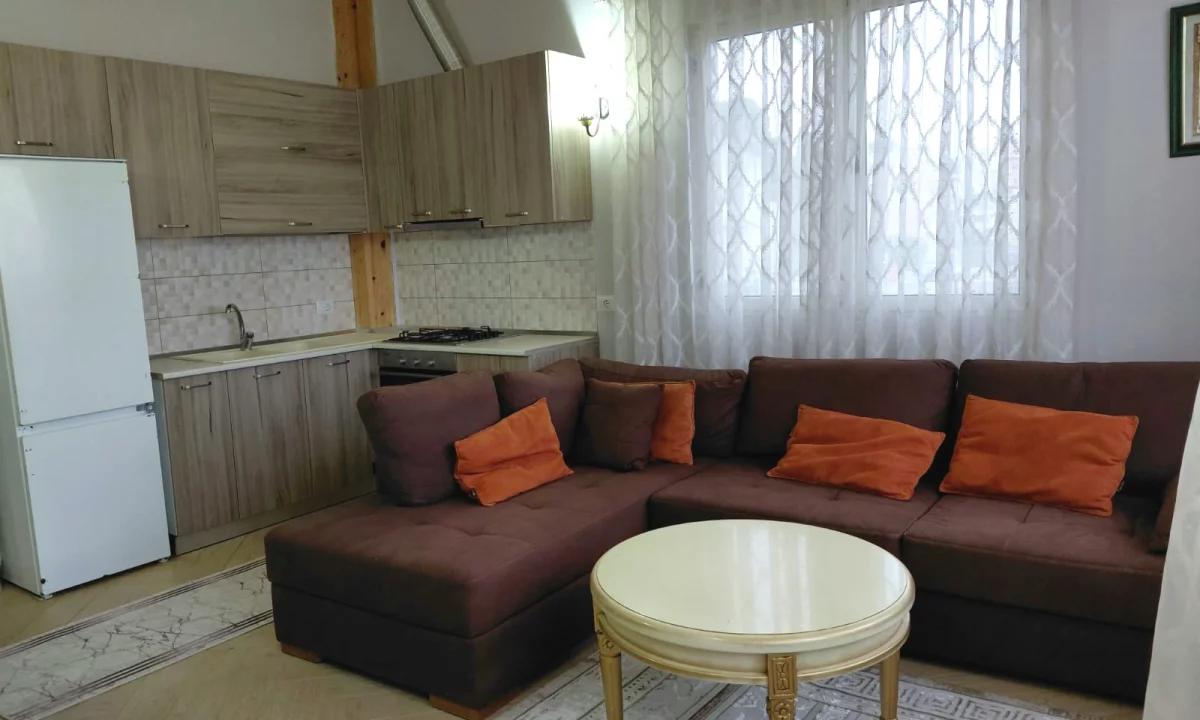 Shtepi me qera Shtepi Private ne Durres, 1+1, Mobilimi E mobiluar, Pagesa 37,000  Leke.