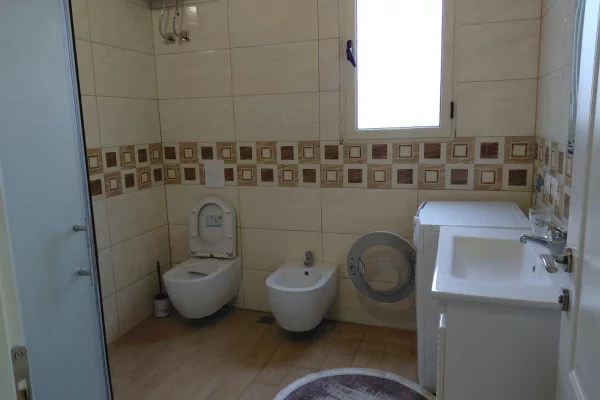 Shtepi me qera Shtepi Private ne Durres, 1+1, Mobilimi E mobiluar, Pagesa 37,000  Leke.