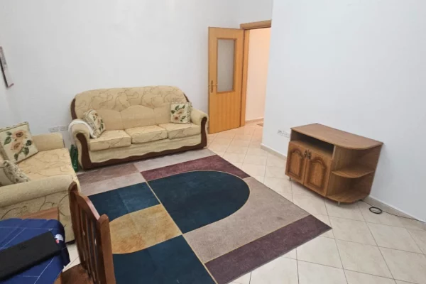 Shtepi me qera Apartament ne Durres, 1+1, Mobilimi E mobiluar, Pagesa 30,000  Leke.