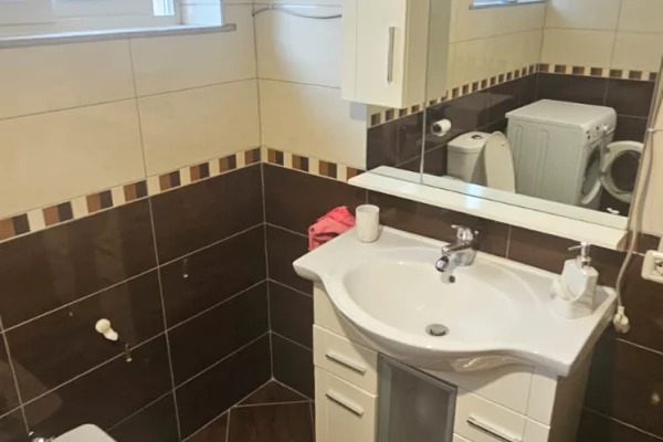 Shtepi me qera Apartament ne Durres, 2+1, Mobilimi E mobiluar, Pagesa 50,000  Leke.