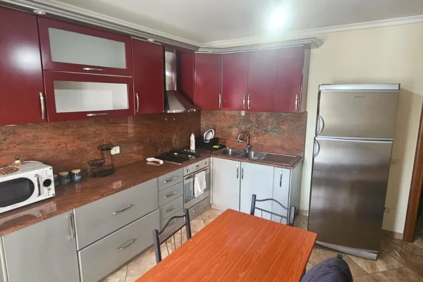 Shtepi me qera Apartament ne Durres, 2+1, Mobilimi E mobiluar, Pagesa 50,000  Leke.