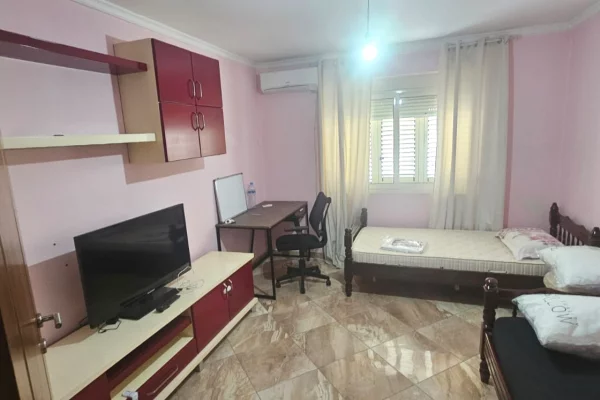 Shtepi me qera Apartament ne Durres, 2+1, Mobilimi E mobiluar, Pagesa 50,000  Leke.
