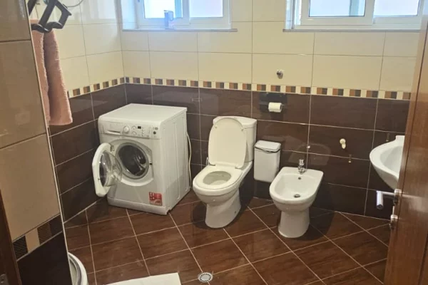 Shtepi me qera Apartament ne Durres, 2+1, Mobilimi E mobiluar, Pagesa 50,000  Leke.