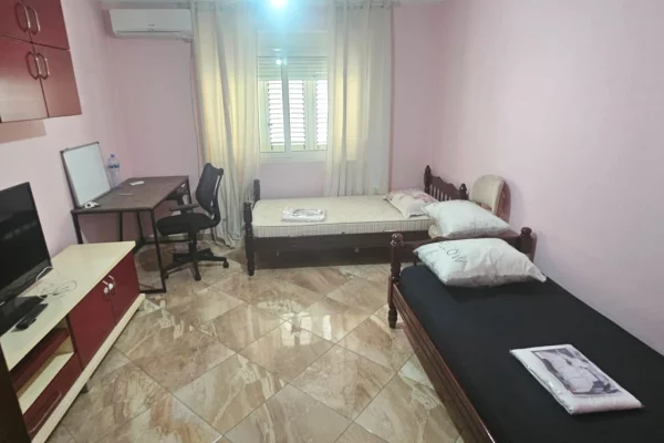 Shtepi me qera Apartament ne Durres, 2+1, Mobilimi E mobiluar, Pagesa 50,000  Leke.