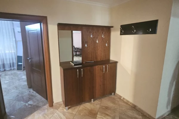 Shtepi me qera Apartament ne Durres, 2+1, Mobilimi E mobiluar, Pagesa 50,000  Leke.