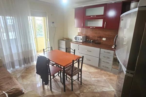 Shtepi me qera Apartament ne Durres, 2+1, Mobilimi E mobiluar, Pagesa 50,000  Leke.