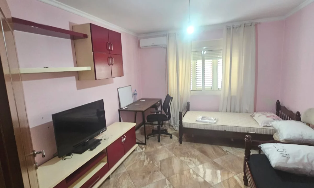 Shtepi me qera Apartament ne Durres, 2+1, Mobilimi E mobiluar, Pagesa 50,000  Leke.