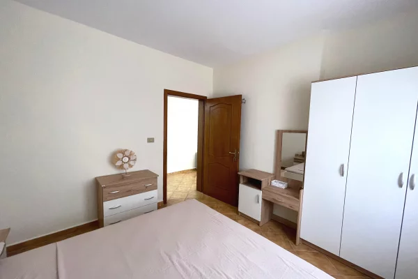 Shtepi ne shitje Apartament ne Durres, 1+1, Mobilimi E mobiluar, Pagesa 100,000  Euro.