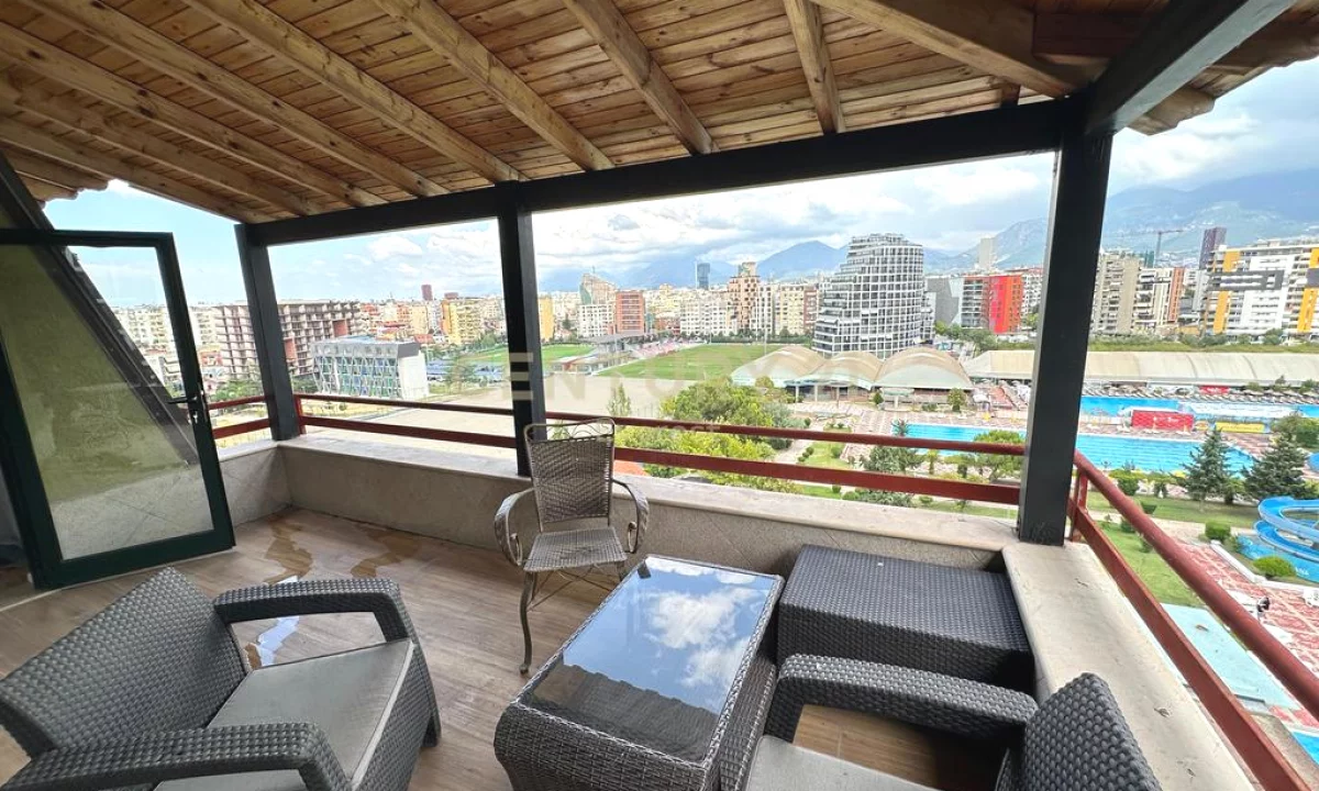 Shtepi ne shitje Penthose(kati i fundit panoramik) ne Tirane, 3+1, Mobilimi E mobiluar, Pagesa 800,000  Euro.