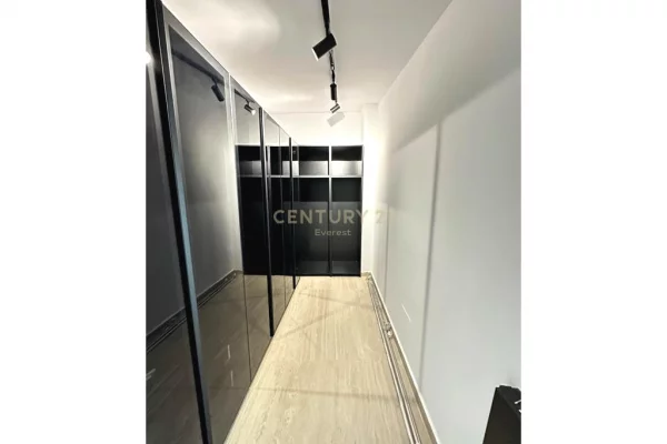Shtepi ne shitje Penthose(kati i fundit panoramik) ne Tirane, 3+1, Mobilimi E mobiluar, Pagesa 800,000  Euro.