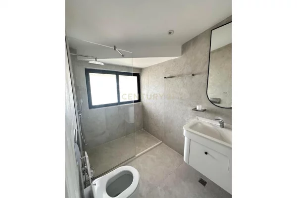 Shtepi ne shitje Penthose(kati i fundit panoramik) ne Tirane, 3+1, Mobilimi E mobiluar, Pagesa 800,000  Euro.