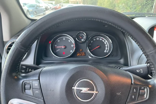 Auto in Vendita a Tirana, Opel, 2012 Diesel,Kambio Automatik Pagamento 6,300  Euro.