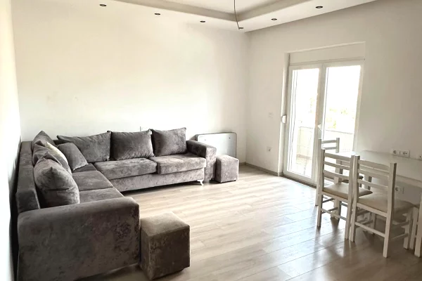 Shtepi me qera Shtepi Private ne Tirane, 2+1, Mobilimi E mobiluar, Pagesa 50,000  Leke.