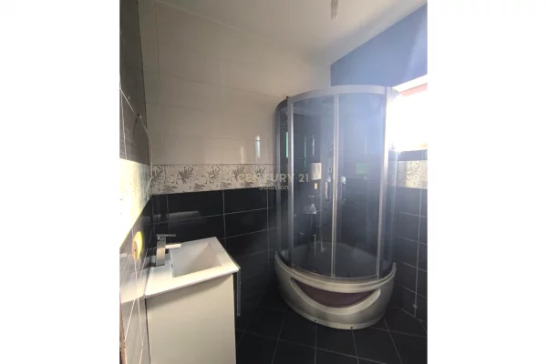 Appartamento in affitto a Tirana 3+1, SemiArredato