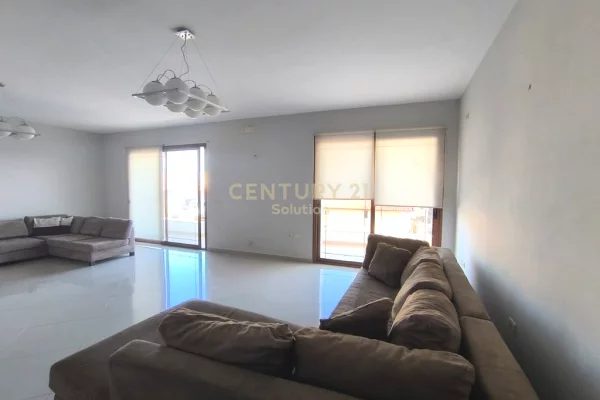 Appartamento in affitto a Tirana 3+1, SemiArredato