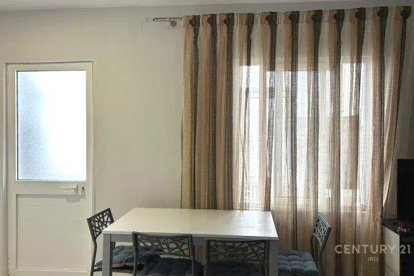 Appartamento in affitto a Tirana 1+1, SemiArredato