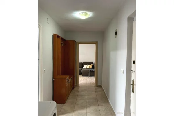 Appartamento in affitto a Tirana 1+1, SemiArredato