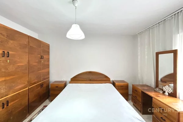 Appartamento in affitto a Tirana 1+1, SemiArredato