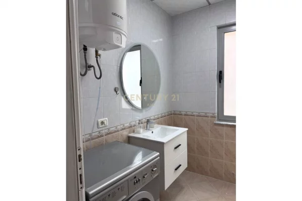 Appartamento in affitto a Tirana 1+1, SemiArredato