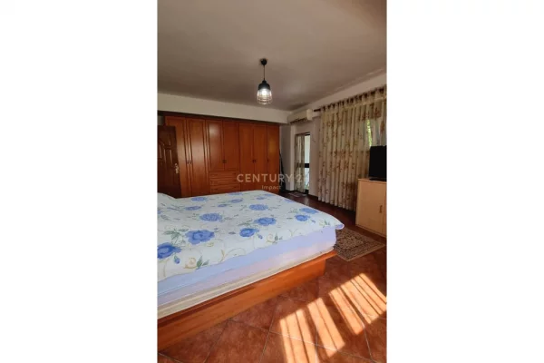 Shtepi me qera Apartament ne Tirane, 2+1, Mobilimi Pjeserisht e mobiluar, Pagesa 700  Euro.