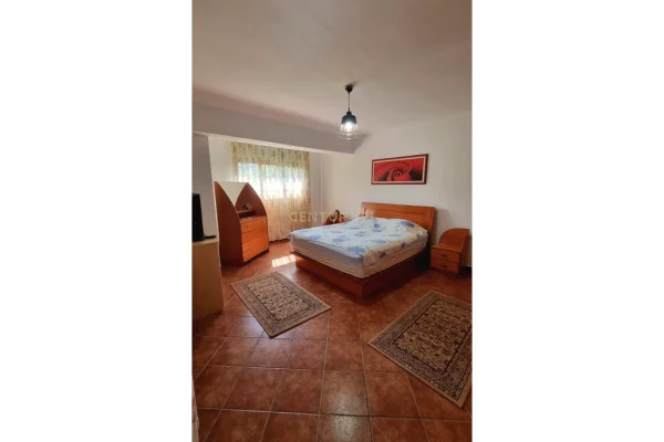 Shtepi me qera Apartament ne Tirane, 2+1, Mobilimi Pjeserisht e mobiluar, Pagesa 700  Euro.
