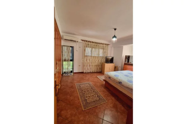 Shtepi me qera Apartament ne Tirane, 2+1, Mobilimi Pjeserisht e mobiluar, Pagesa 700  Euro.